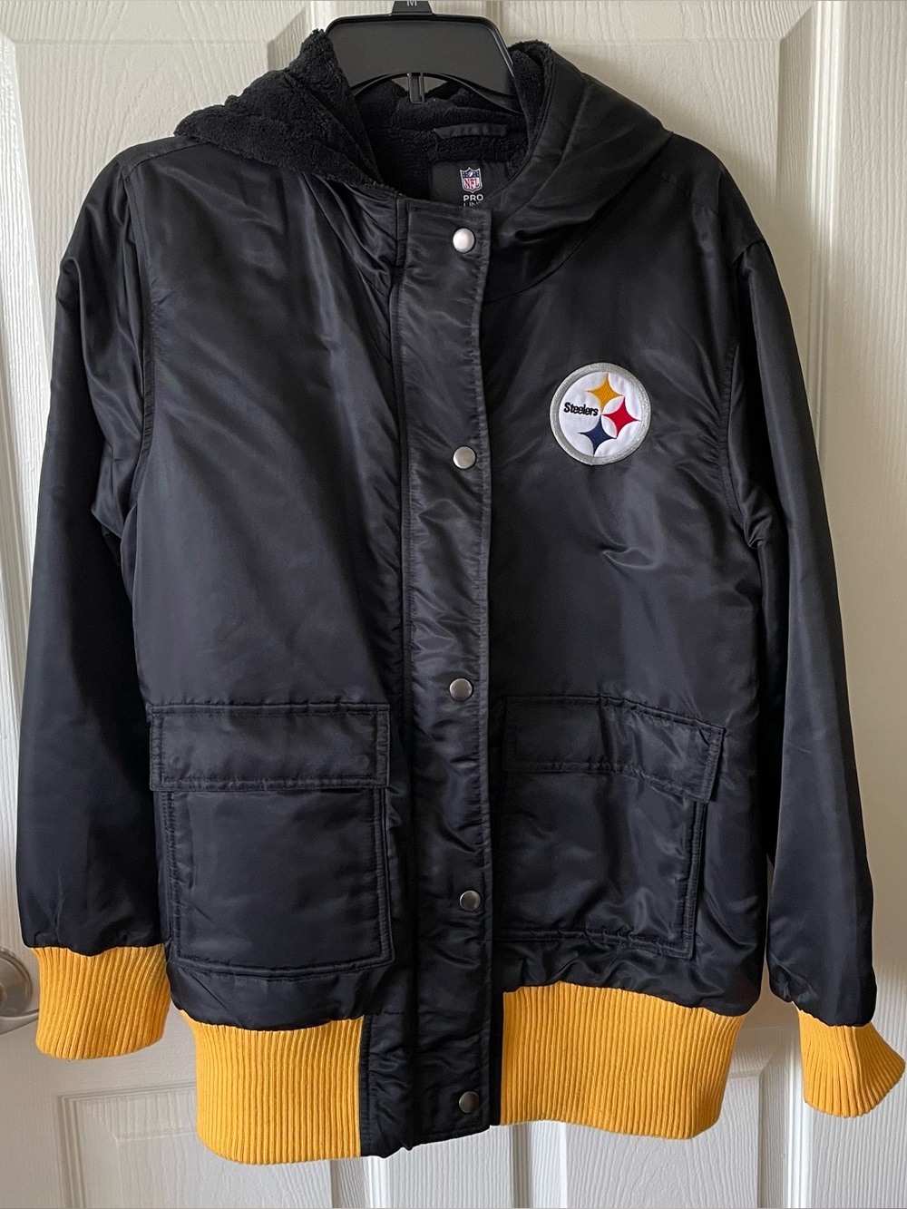 Women’s NFL Pittsburgh Steelers Black Hooded Bomber Jacket Small